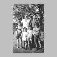 011-0279 Die Familie von Frantzius im Mai 1944.jpg